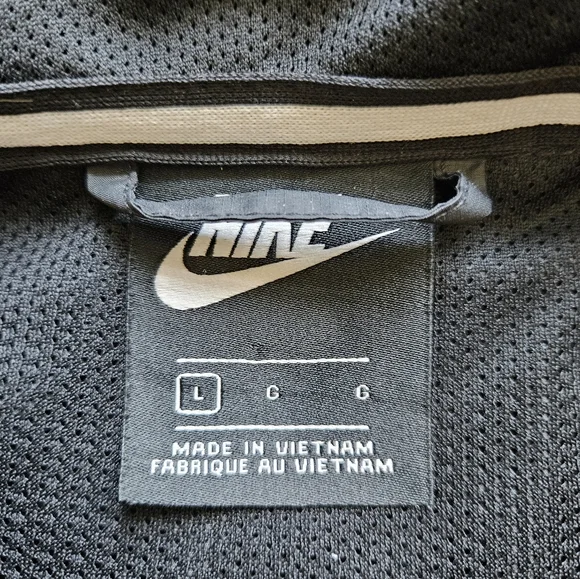 Nike • Windbreaker - Picture 6 of 8